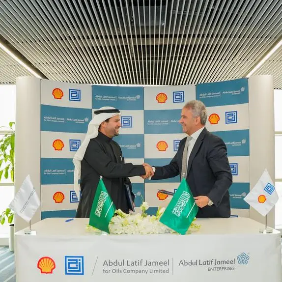 Al Jomaih & Shell Lubricating Oil Company signs an agreement with Abdul Latif Jameel for Oils