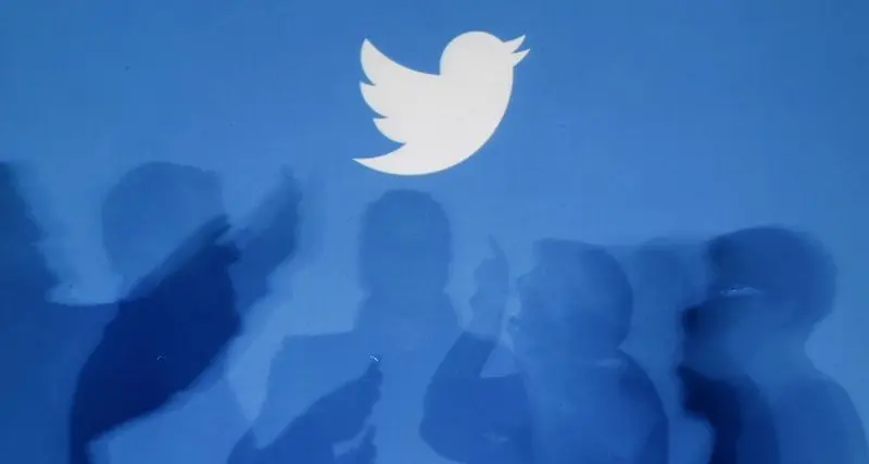 «تويتر» يغلق حسابات إثر مزاعم عن تسريب كلمات مرور