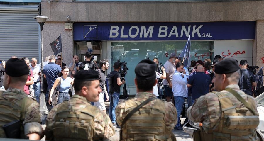 Lebanese bank says capital control law is 'solution' after holdups