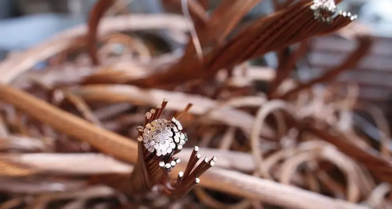 Copper pressured by crumbling demand