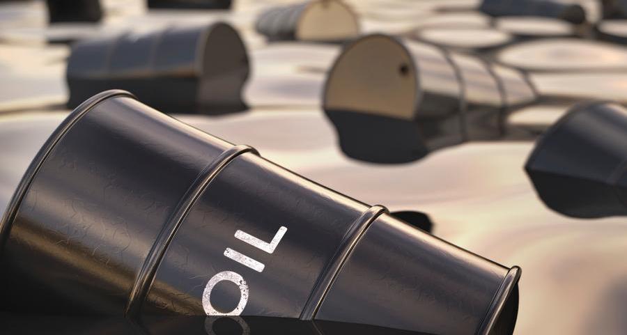 النفط يتراجع بعد ارتفاع مخزونات النفط الخام الأمريكية