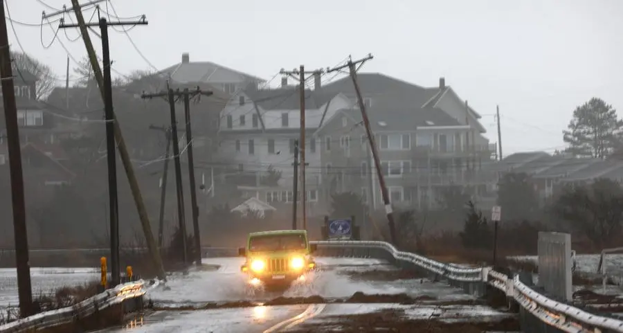 Airlines cancel 2,000 U.S. flights on Saturday over winter storm