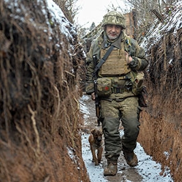 موجز زاوية: أوكرانيا تتهم قوات تدعمها روسيا بقصف قرية في الشرق