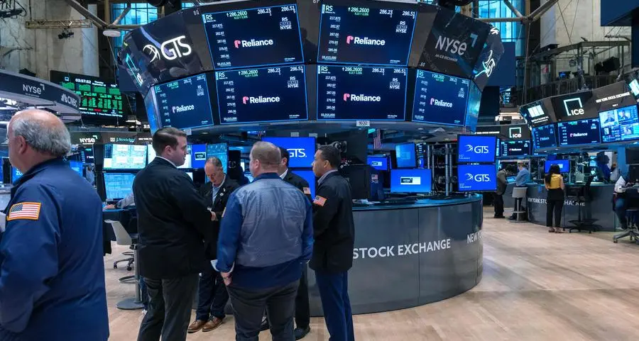 Stock markets diverge, oil gains after China rebounds