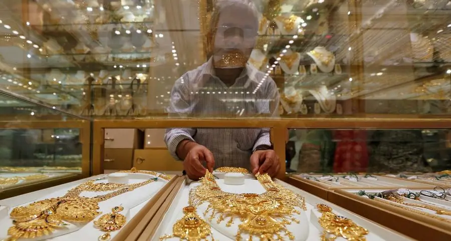 Gold rises as focus turns to release of Fed minutes