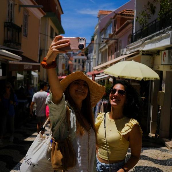 Foreign tourism to Portugal soars in May, still below pre-pandemic levels
