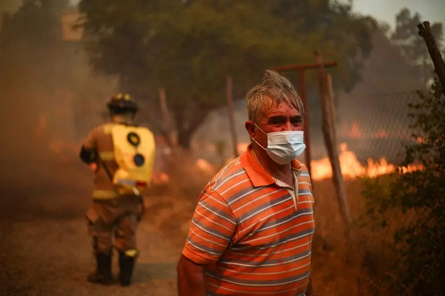Wildfires engulf central Chile