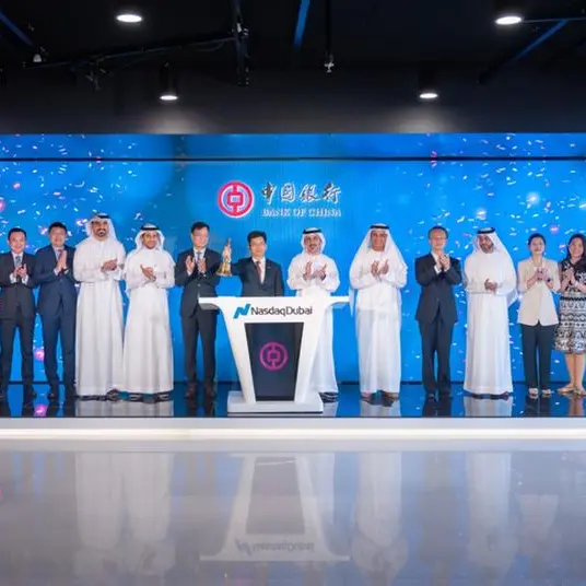 القنصل العام الصيني في دبي يقرع جرس الافتتاح احتفالاً بإدراج سندات بقيمة 300 مليون دولار صادرة عن بنك الصين في ناسداك دبي