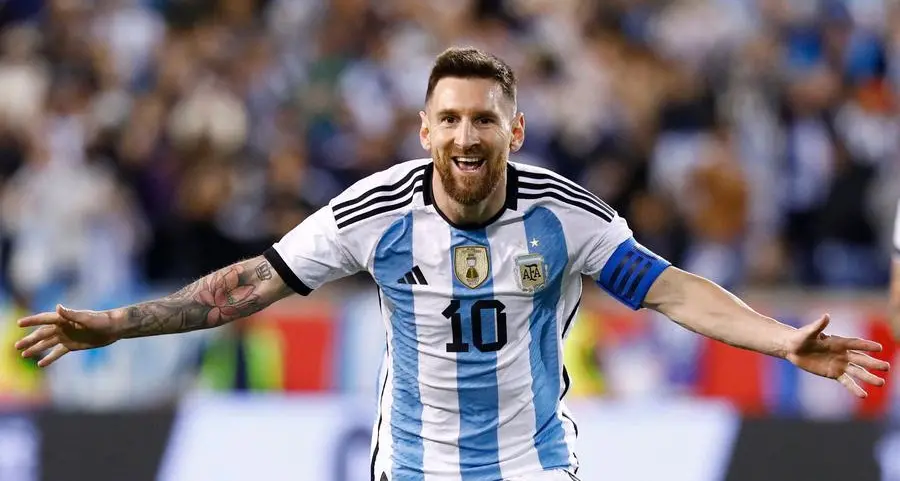 Lionel Messi signs contract with Inter Miami through 2025