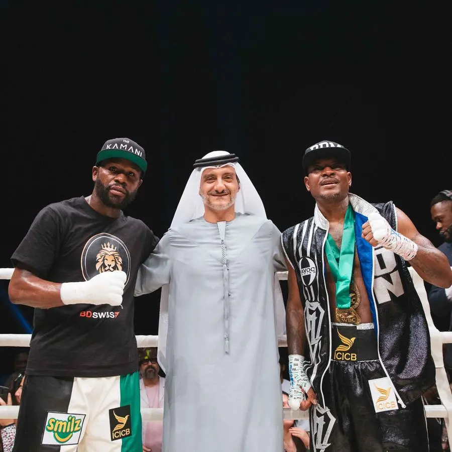 Boxing superstar Floyd Mayweather and MMA legend Anderson Silva thrill packed crowds