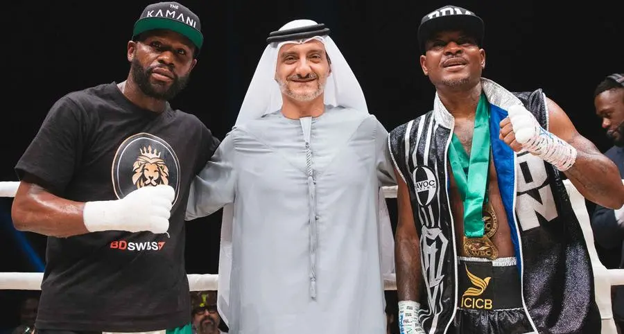 Boxing superstar Floyd Mayweather and MMA legend Anderson Silva thrill packed crowds