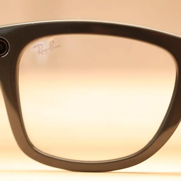 Make glasses cool with new emojis, urges UK schoolgirl
