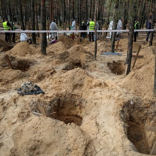 Ukrainians search grave site for relatives after Russians driven out