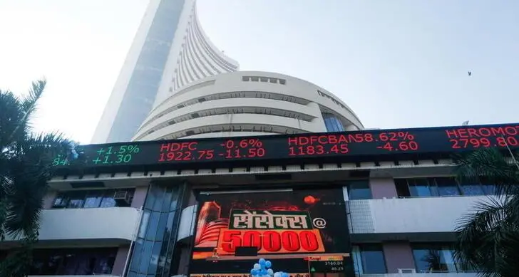 Indian shares inch lower as banks, auto drag