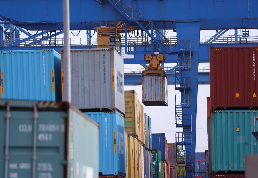 Out-gunned Europe accepts least-worst US trade deal