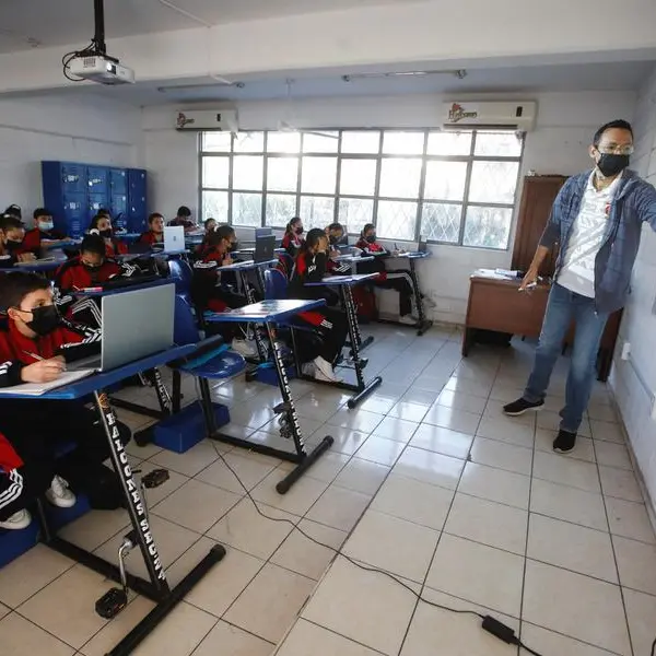 Bike desks help Mexican students learn while burning calories