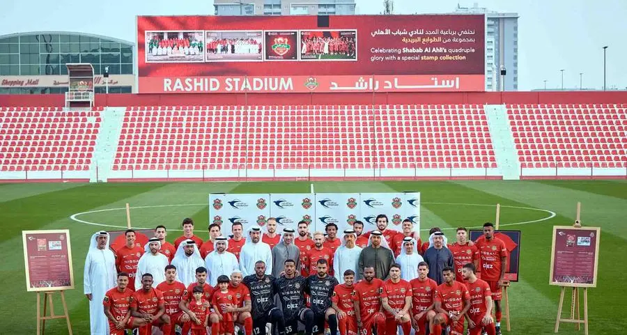 بريد الإمارات وشباب الأهلي يوثقان رباعية المجد بمجموعة من الطوابع البريدية