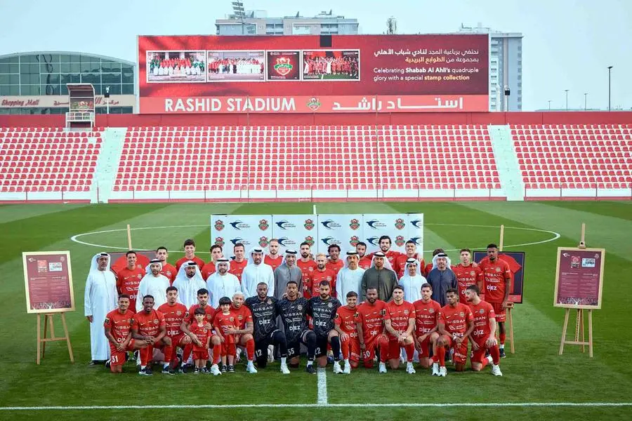 بريد الإمارات وشباب الأهلي يوثقان رباعية المجد بمجموعة من الطوابع البريدية