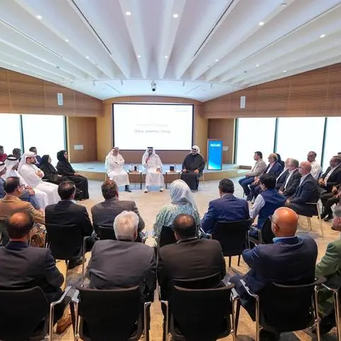غرفة تجارة دبي تنظم طاولة مستديرة بمشاركة أكثر من 70 من قادة قطاع الذهب والمجوهرات لتطوير مرونة القطاع
