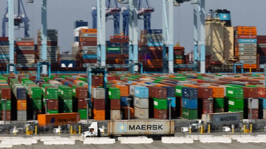 Maersk redistributes vessel fuel amid Mideast shipping disruption