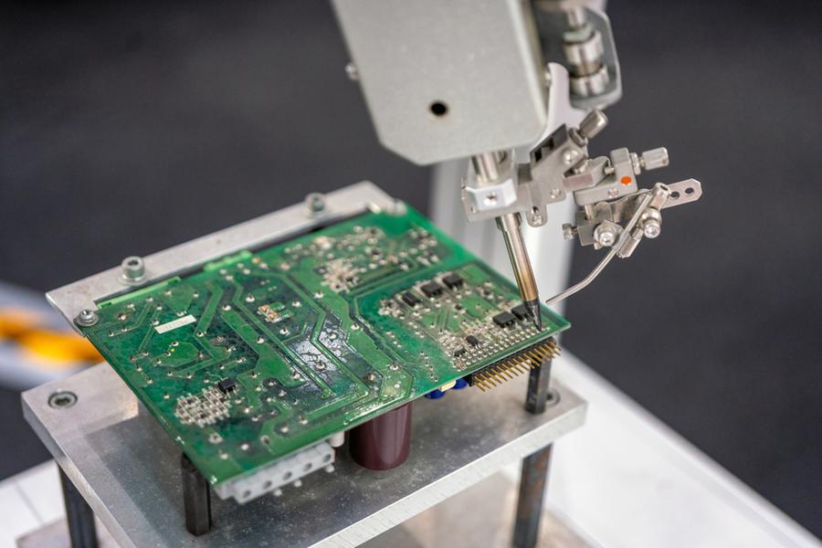 OIA attracts 3 global chip firms to expand Oman’s tech sector