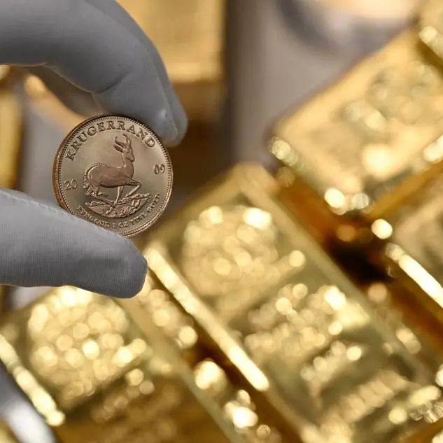Gold heads for weekly dip as strong dollar, US data weighs