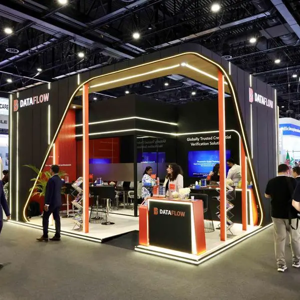 مجموعة \"داتافلو\" تستعرض ابتكاراتها المتقدمة للتحقق من الكفاءة والمؤهلات