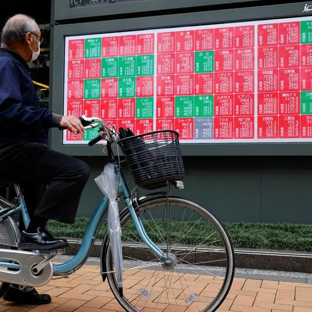 Global markets tread water as yen moves dominate currency trading