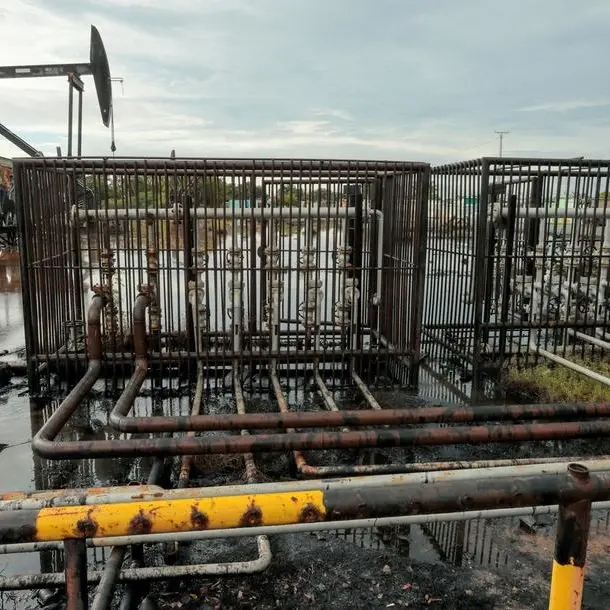 Oil prices fall as risks from Kazakh production halt subside