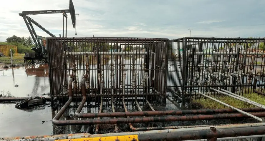 Oil prices fall as risks from Kazakh production halt subside