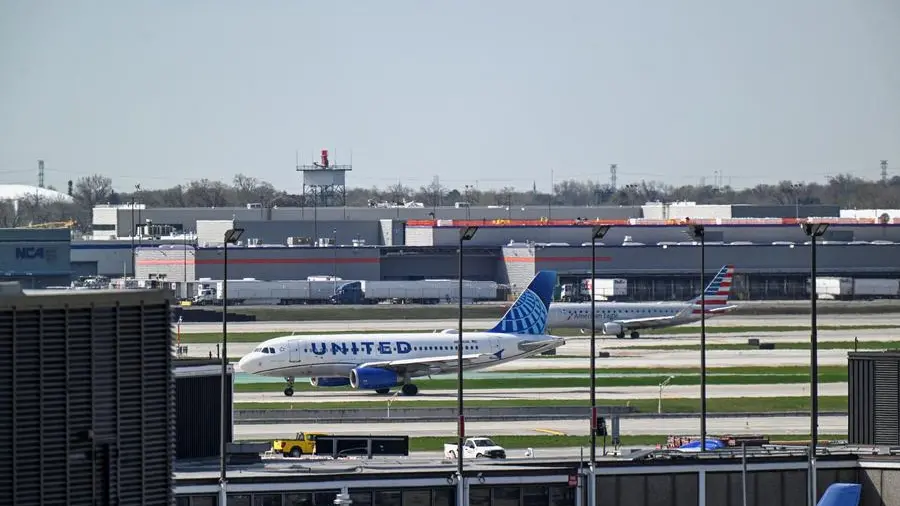 United's chief takes fight with American to White House with merger pitch