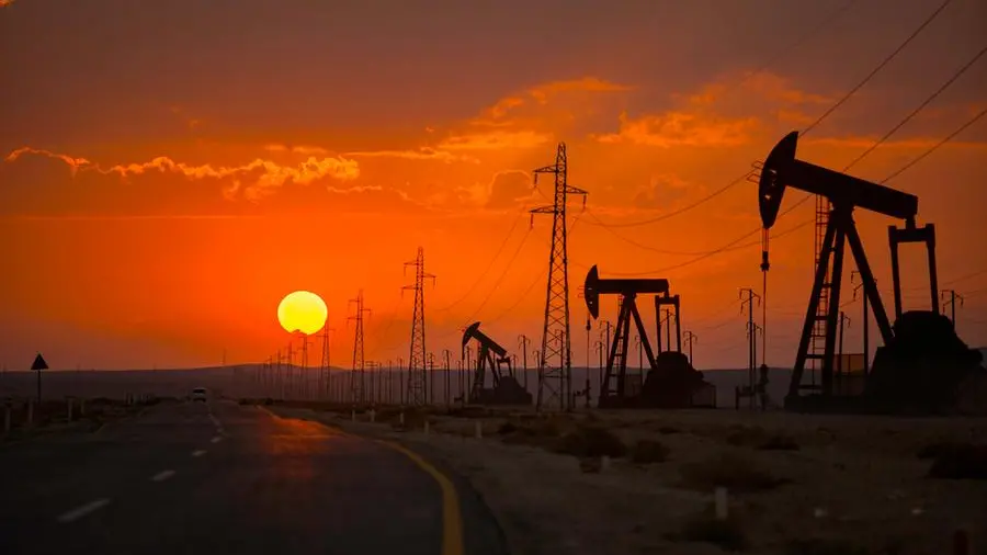 Oil rises slightly as market weighs supply risks