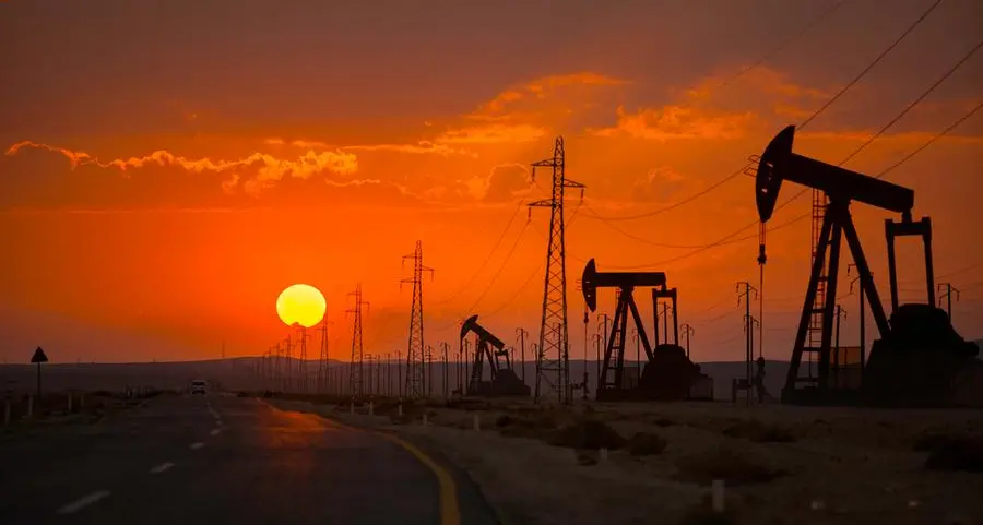 Oil rises slightly as market weighs supply risks