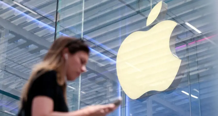 US smartphone shipments rose 30% in March due to tariff concerns, report says