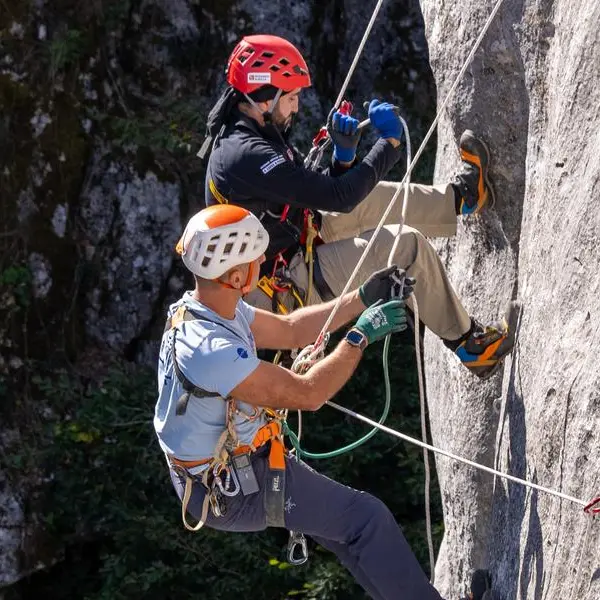 مركز محمد بن راشد للفضاء يعلن إتمام رائد الفضاء محمد الملا تدريبCAVES التابع لوكالة الفضاء الأوروبية