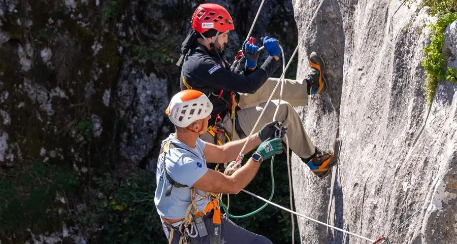 مركز محمد بن راشد للفضاء يعلن إتمام رائد الفضاء محمد الملا تدريبCAVES التابع لوكالة الفضاء الأوروبية