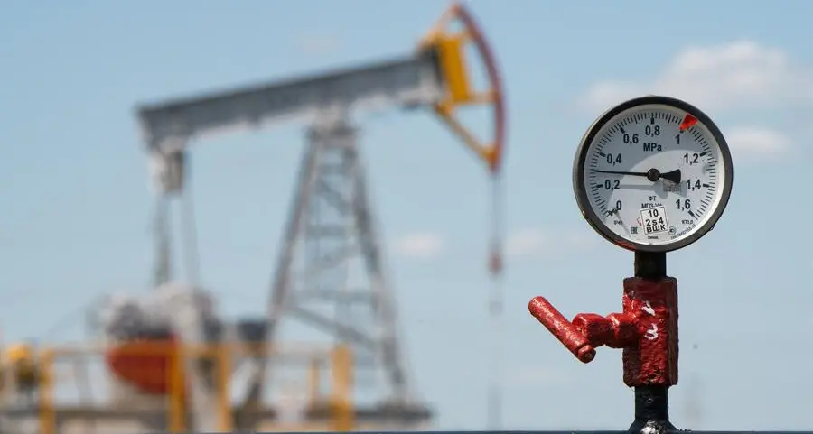 Oil prices gain on geopolitical risks, inventory worries