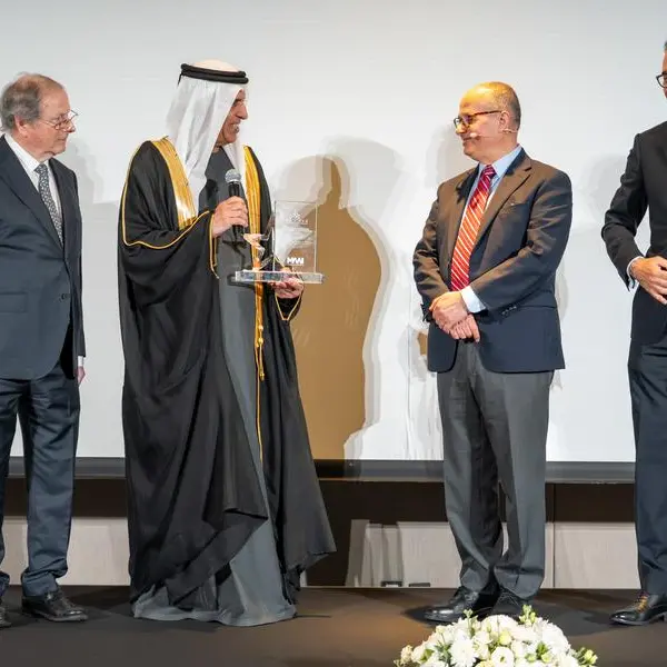 حاكم رأس الخيمة يكرّم البروفيسور عمر ياغي بمنحه «جائزة الشيخ سعود العالمية لعلوم المواد»