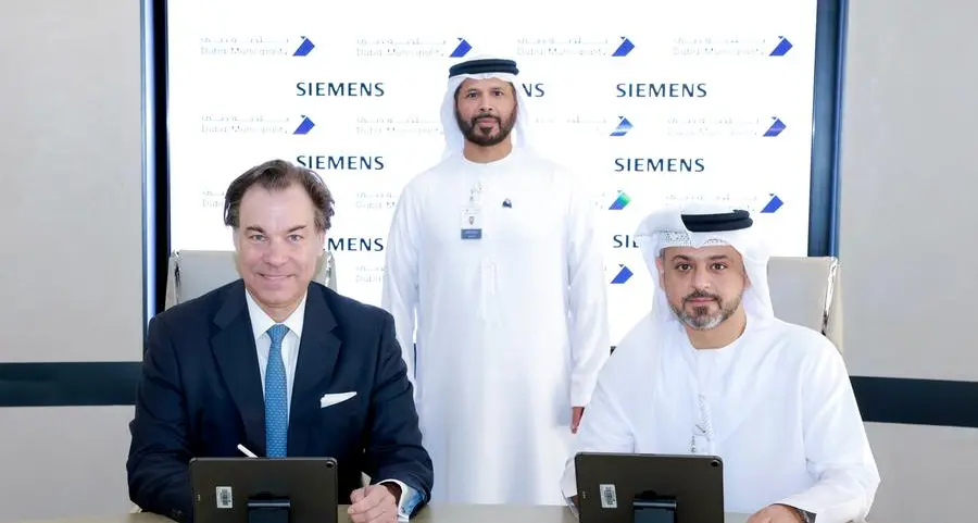 بلدية دبي و\"سيمنس للصناعات\" توقعان مذكرة تفاهم لتعزيز دمج حلول الذكاء الاصطناعي والتقنيات المتقدمة في المرافق العامة