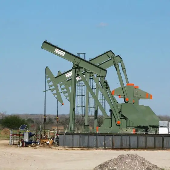 Oil pauses as investors eye US-Iran talks