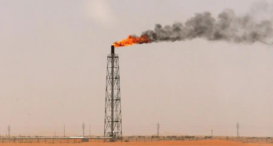 Oil prices heading for 1% weekly gain on U.S.-China trade detente