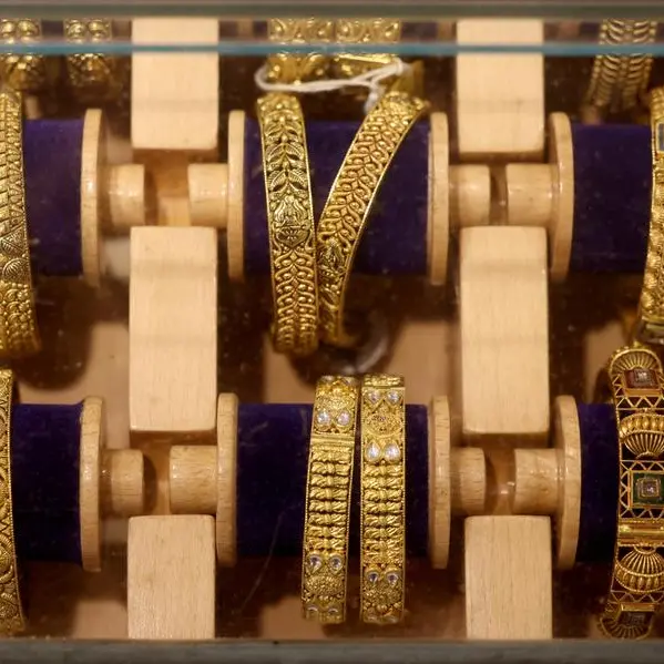 Gold falls as dollar and yields climb, inflation pressures hover