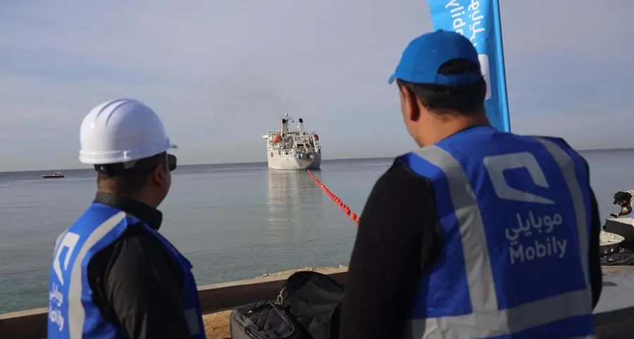 du and Omantel activate submarine cable linking UAE and Oman