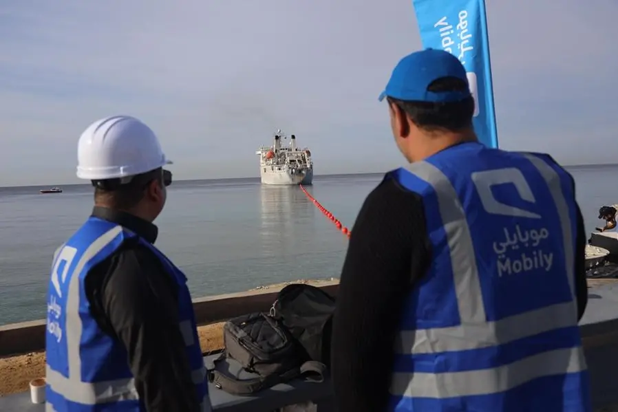 du and Omantel activate submarine cable linking UAE and Oman