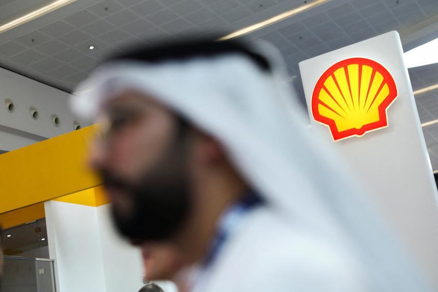 Shell, TotalEnergies and others declare FM to their clients who take LNG from Qatar - sources say