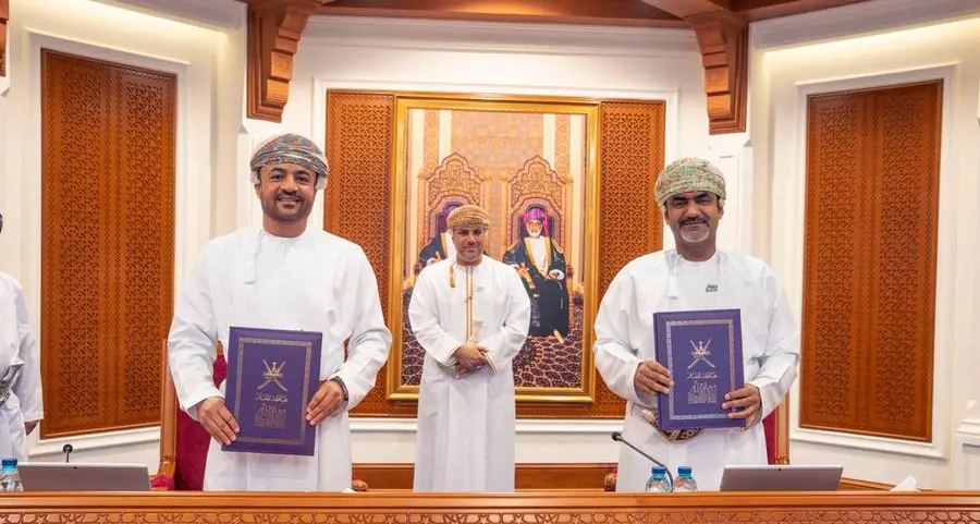 صحار الدولي يوقع مذكرة تعاون مع محافظة ظفار لتعزيز النهج التنموي ودعم المشاريع الاستراتيجية في المحافظة