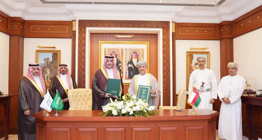 الصندوق السعودي للتنمية ووزارة المالية العمانية يوقّعان مذكرة تفاهم تنموية لإنشاء مدينة صناعية في سلطنة عُمان