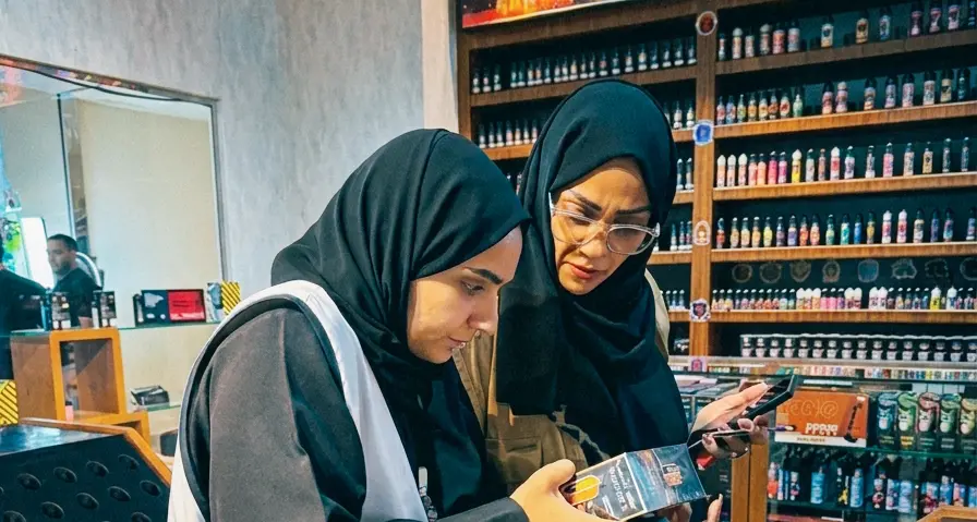 تراخيص وبلدية دبي تعززان سلامة المستهلك بحملة رقابية على متاجر السجائر الإلكترونية في سوق التنين