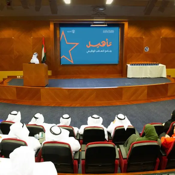 دائرة الموارد البشرية لحكومة دبي تخرِّج وتكرِّم موظفي ديوان سمو الحاكم ضمن برنامج \"تأهيل\" لتطوير قيادات الصف الثاني