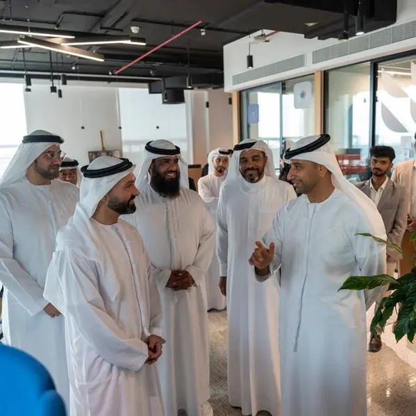 Director General of Fujairah Digital Government visits du HQ and Innovation Hub to explore future-focused technologies